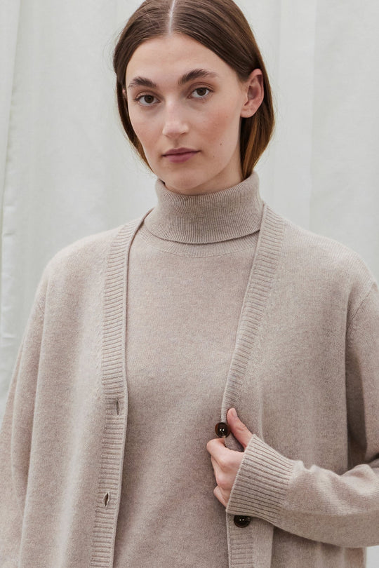 Jamaica Lady Sleeve High Neck Sweater - Klassisk Økologisk Strik fra Beta Studios