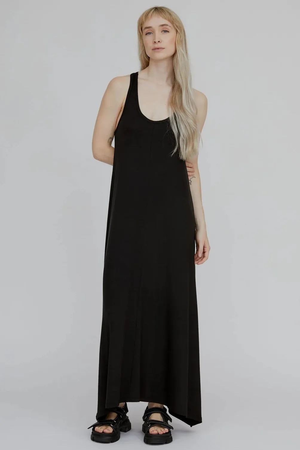 Kjole til kvinder | Basic Apparel Jo Long Tank Dress, black