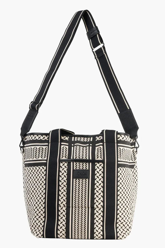 Taske | LALA BERLIN East West Tote Marin, h. stripe black