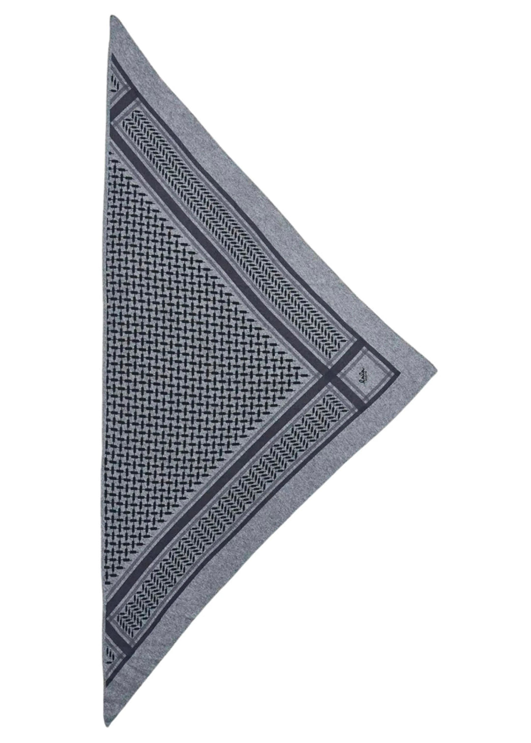 Lala Berlin Triangle Trinity Classic M – luksuriøst trekantet cashmere tørklæde med ikonisk heritage-print. Blødt, varmt og tidløst.