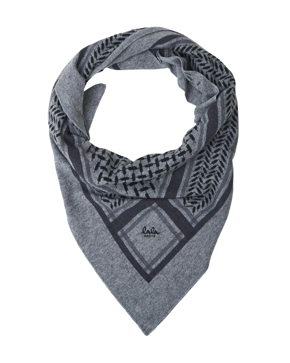 Lala Berlin Triangle Trinity Classic M trekantet cashmere-tørklæde i city/middlegrey melange – blødt, let og luksuriøst med ikonisk heritage-print, perfekt til sofistikeret styling