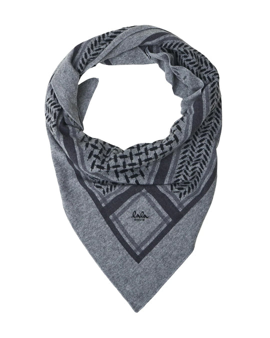 Lala Berlin Triangle Trinity Classic M trekantet cashmere-tørklæde i city/middlegrey melange – blødt, let og luksuriøst med ikonisk heritage-print, perfekt til sofistikeret styling