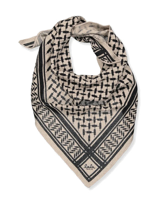 Lala Berlin Triangle Trinity Classic M tørklæde i dune/beige – trekantet cashmere tørklæde med heritage-print, blødt, varmt og elegant.