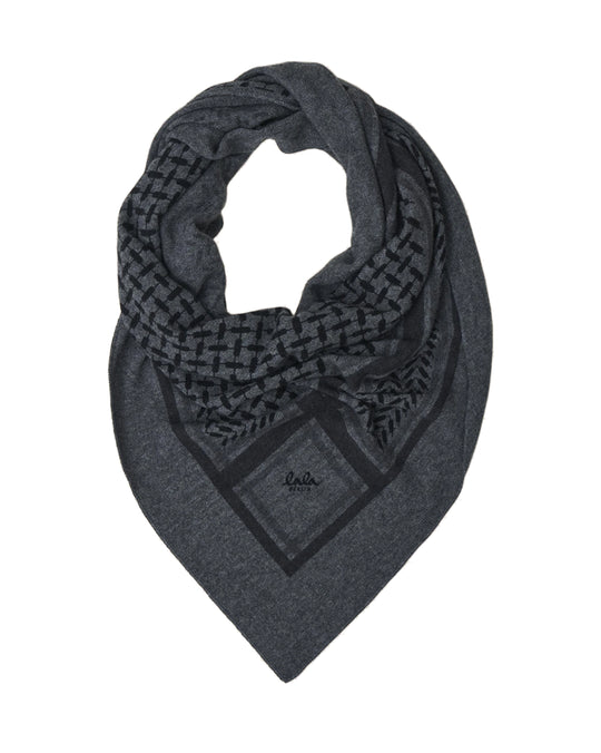 Lala Berlin Triangle Trinity Classic M tørklæde i Lubecca/darkgrey melange – trekantet tørklæde i 100% kashmir med ikonisk Kufiya-print, blødt og elegant