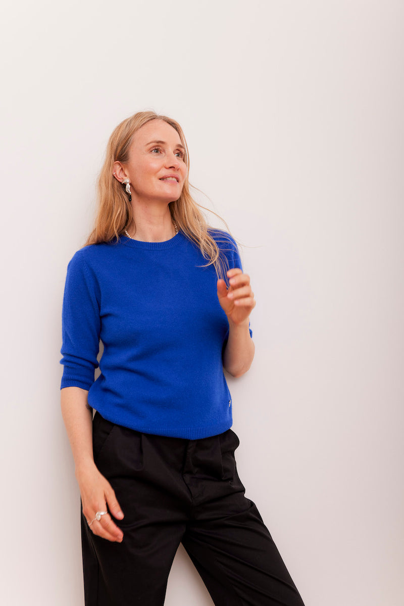 Beta Studios Leah Pant i sort, skræddersyede bukser i en bæredygtig blanding af bomuld og tencel.
