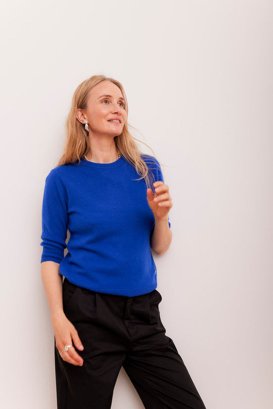 Beta Studios Leah Pant i sort, skræddersyede bukser i en bæredygtig blanding af bomuld og tencel.