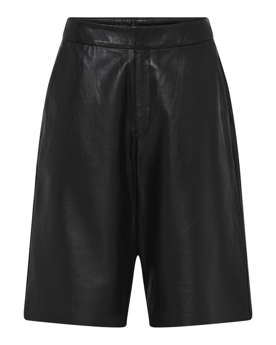 La Rouge Lena Lamb Bermuda i sort – elegante shorts i 100% blødt lammeskind med bermudalængde.