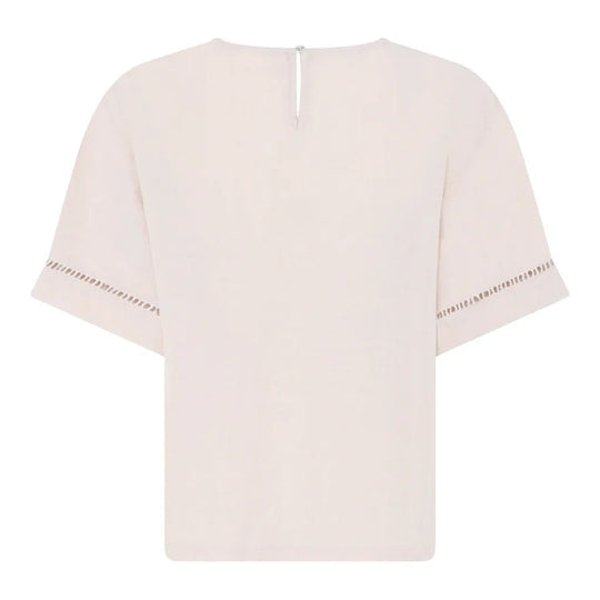 La Rouge Lone Blouse i Light Rose – kortærmet og luftig bluse i viskose og hør med elegant hulmønster. Perfekt til sommergarderoben.