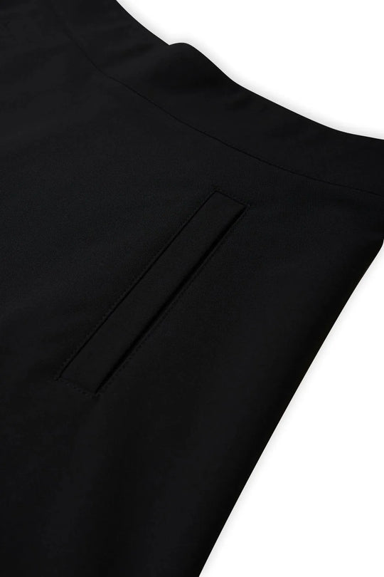 Mads Nørgaard Recycled Sportina Stelly Skirt FAV Sort - A-formet nederdel i genanvendt materiale. Høj talje, sidelommer og lynlåslukning bagpå.