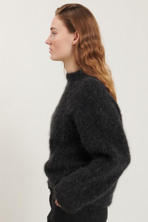 Basic Apparel Magna H. Neck Sweater i dark grey melange - Blød sweater med høj hals i ansvarlige materialer