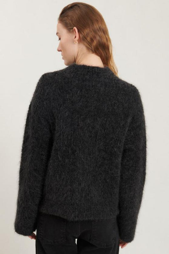 Basic Apparel Magna H. Neck Sweater i dark grey melange - Blød sweater med høj hals i ansvarlige materialer