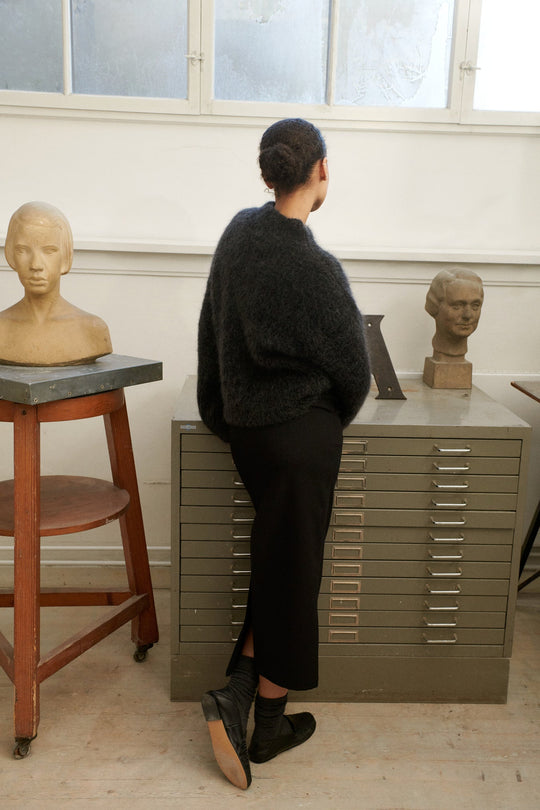 Basic Apparel Magna H. Neck Sweater i dark grey melange - Blød sweater med høj hals i ansvarlige materialer