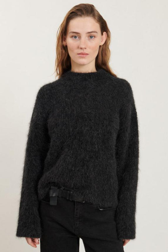 Basic Apparel Magna H. Neck Sweater i dark grey melange - Blød sweater med høj hals i ansvarlige materialer