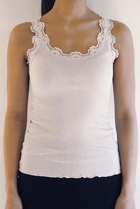 Silketop | ROSEMUNDE Ikonisk top med blonder, 5205 soft rosa