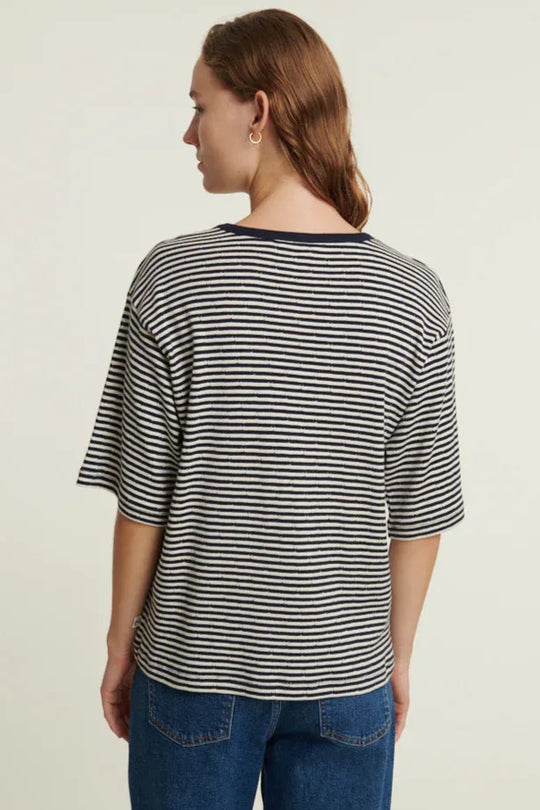 Basic Apparel Silma SS Tee i Sky Captain/Birch – oversized T-shirt i 100 % økologisk bomuld med rund hals og korte ærmer.