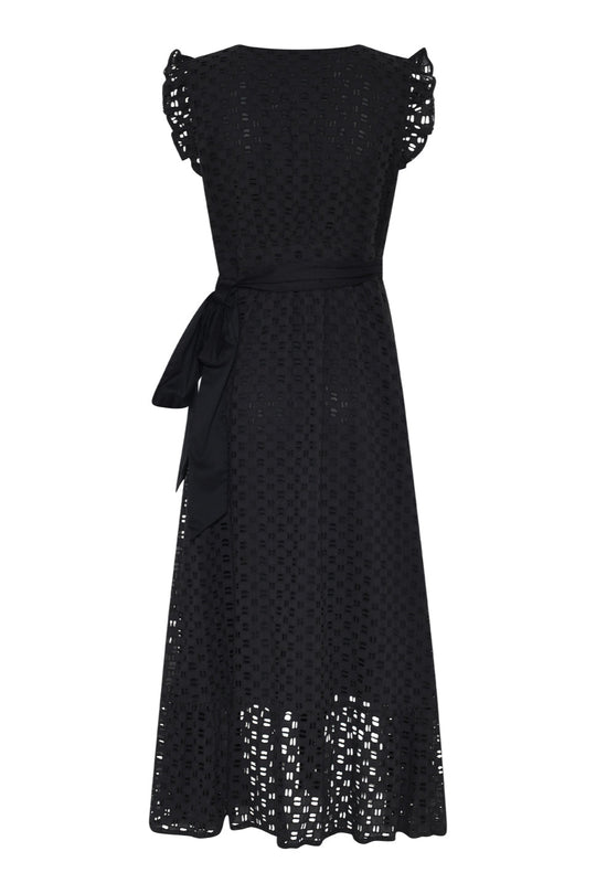 Sort slå-om kjole fra La Rouge i 100% bomuld med broderi anglaise, V-udskæring og bundflæse.