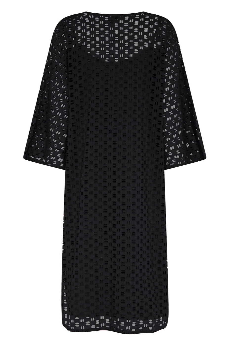 Smuk, sort sommerkjole fra La Rouge i 100% bomuld med hullet mønster og løs pasform.