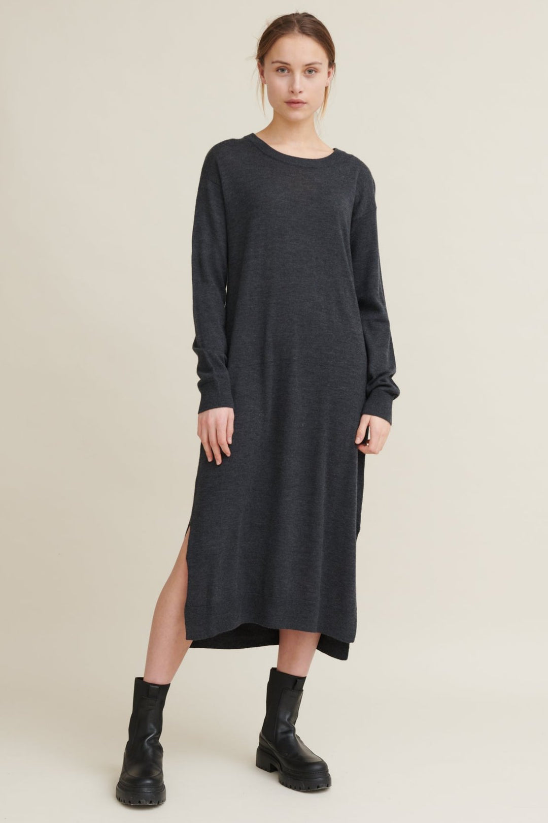 Basic Apparel Vera Long Dress i dark grey melange - Lang kjole i 100% merinould
