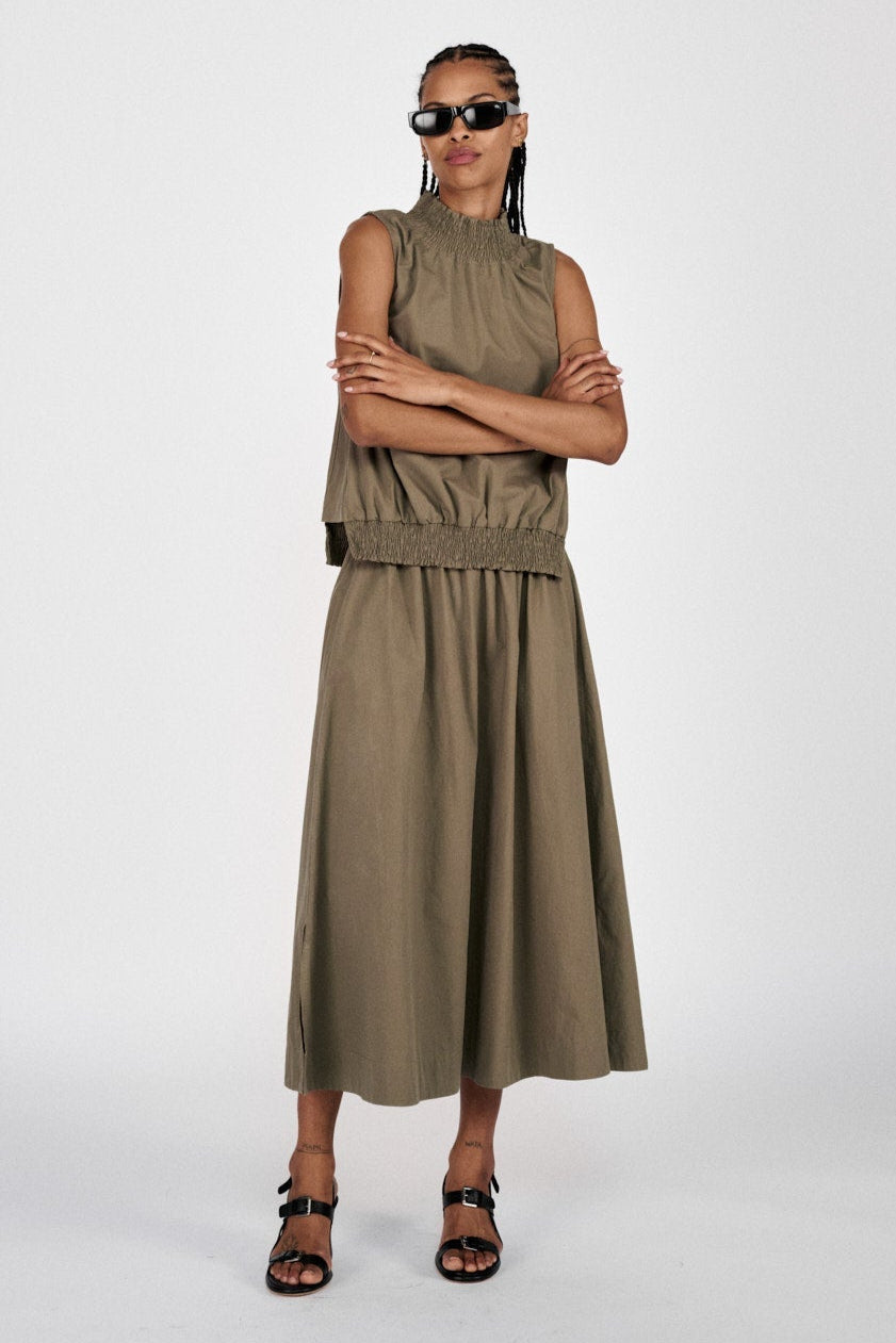 Rabens Saloner Fiola Poplin Heavy Shirring Top i blød bomuld – let sommertop med smock-detaljer og afslappet pasform.