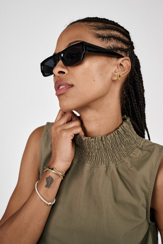 Rabens Saloner Fiola Poplin Heavy Shirring Top i blød bomuld – let sommertop med smock-detaljer og afslappet pasform.