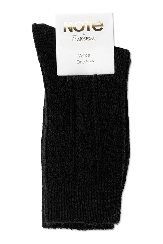 Note by Syversen | Strømper | Wool cable, black