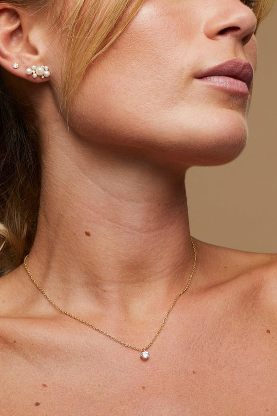 Alura Eclipse halskæde 03 i 18K guldbelagt sterlingsølv med et kubisk  vedhæng med zirkonia.