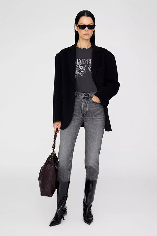 Anine Bing Cohen Tee i washed black – T-shirt i 100% økologisk bomuld med boxy pasform og vintage-look.