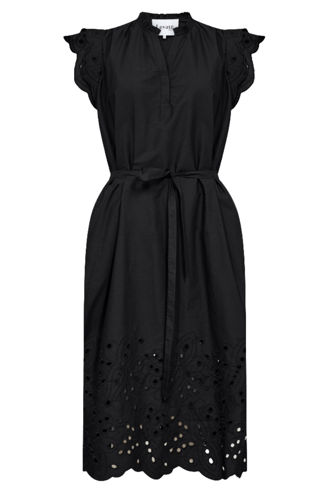 Leveté Room LR-Grolet 7 kjole i sort økologisk bomuld med flæseærmer, bindebånd i taljen og broderi anglaise-detaljer. Elegant og bæredygtig.