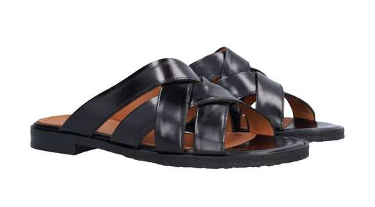 Billi Bi A8501 sandaler – håndlavede slip-ins i sort skind med krydsende stropper og komfortabel rågummisål. Eksklusiv kvalitet til hverdagsbrug.