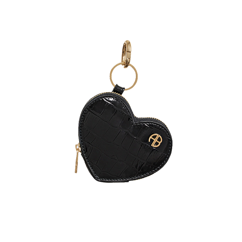 Anine Bing Harriett Coin Purse i sort læder med croco-prægning. Hjerteformet design med guld monogram og lynlåslukning. Elegant og funktionelt accessory.