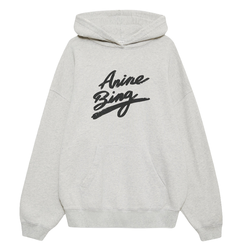 Anine Bing Harvey Sweatshirt i heather grey. Oversized hoodie med signaturgrafik, vintage-look og kængurulomme. Komfortabel og stilfuld på én gang.