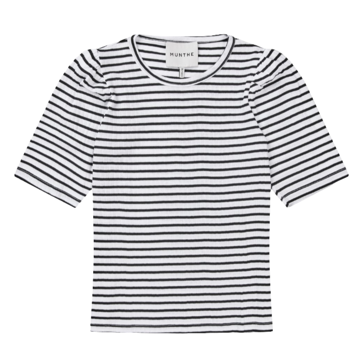 Munthe Jikolaz T-shirt – stribet design med feminint pufærme i sort. 100% økologisk bomuld. Stilfuld og komfortabel.