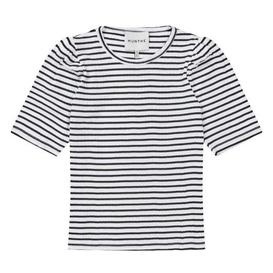 Munthe Jikolaz T-shirt – stribet design med feminint pufærme i sort. 100% økologisk bomuld. Stilfuld og komfortabel.