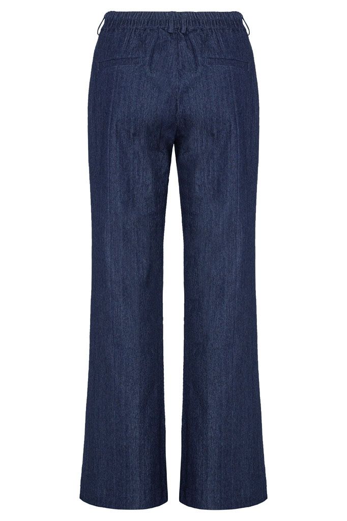 Continue Roberta Jeans i solid blue – jeans med vide ben og elastik i taljen. Strækbar kvalitet for komfort.