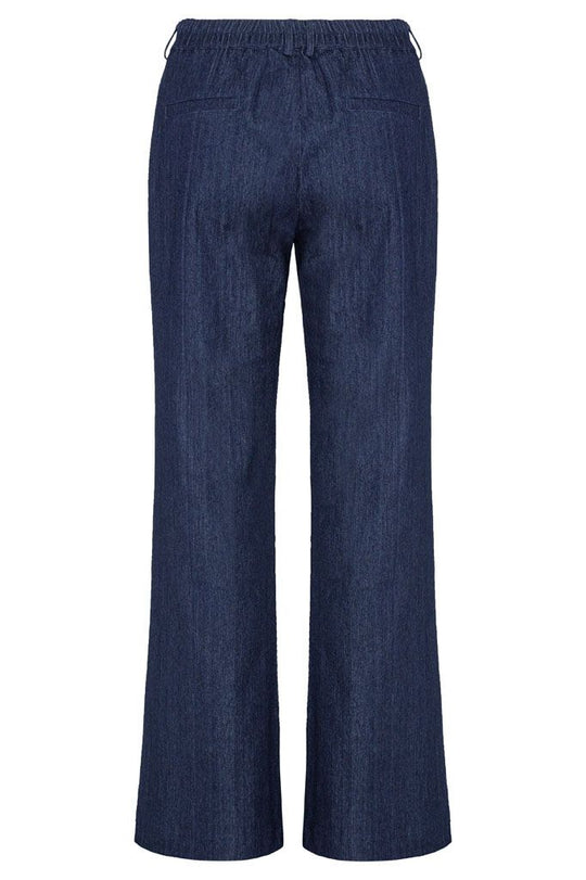 Continue Roberta Jeans i solid blue – jeans med vide ben og elastik i taljen. Strækbar kvalitet for komfort.