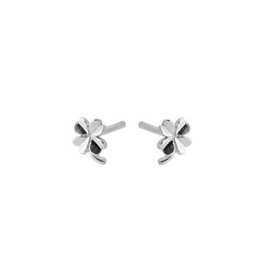 Pernille Corydon | Ørestikkere | Mini clover earsticks, sølv