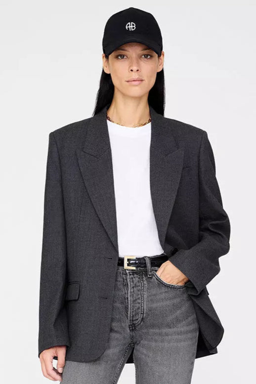 Anine Bing Jeremy Baseball Cap AB i black denim – kasket i 100 % bomuld med broderet logo og justerbar rem.