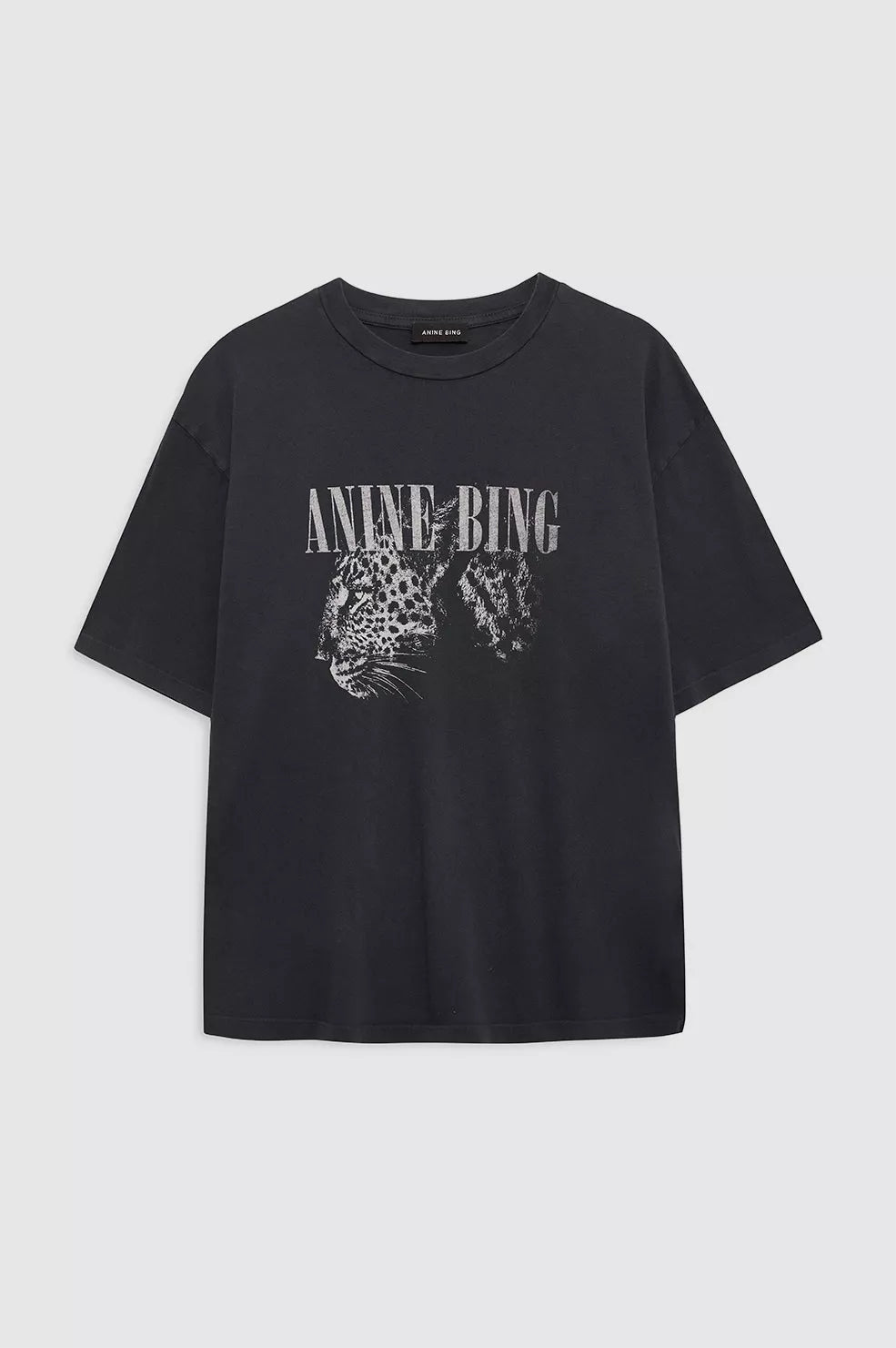 Anine Bing Cohen Tee i washed black – T-shirt i 100% økologisk bomuld med boxy pasform og vintage-look.