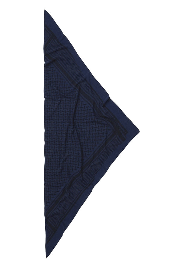 Lala Berlin Triangle Trinity M tørklæde i Inchiostro – ultrablødt trekantet tørklæde i 100% kashmir med diskret logo, et elegant valg til både hverdag og fest