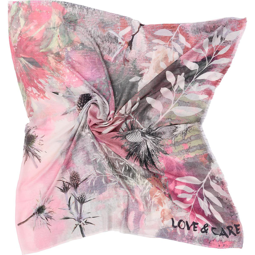 Bella Ballou Love&Care Scarf i pink – aflangt tørklæde i bomuld/modal med abstrakt naturmotiv, rå ender og alsidig styling som sarong.

