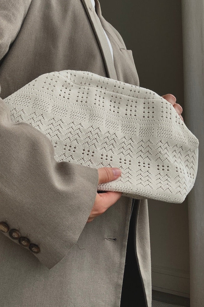 Pico Rosalia Clutch, håndlavet clutch taske i vævet polyester med let rundet form.

