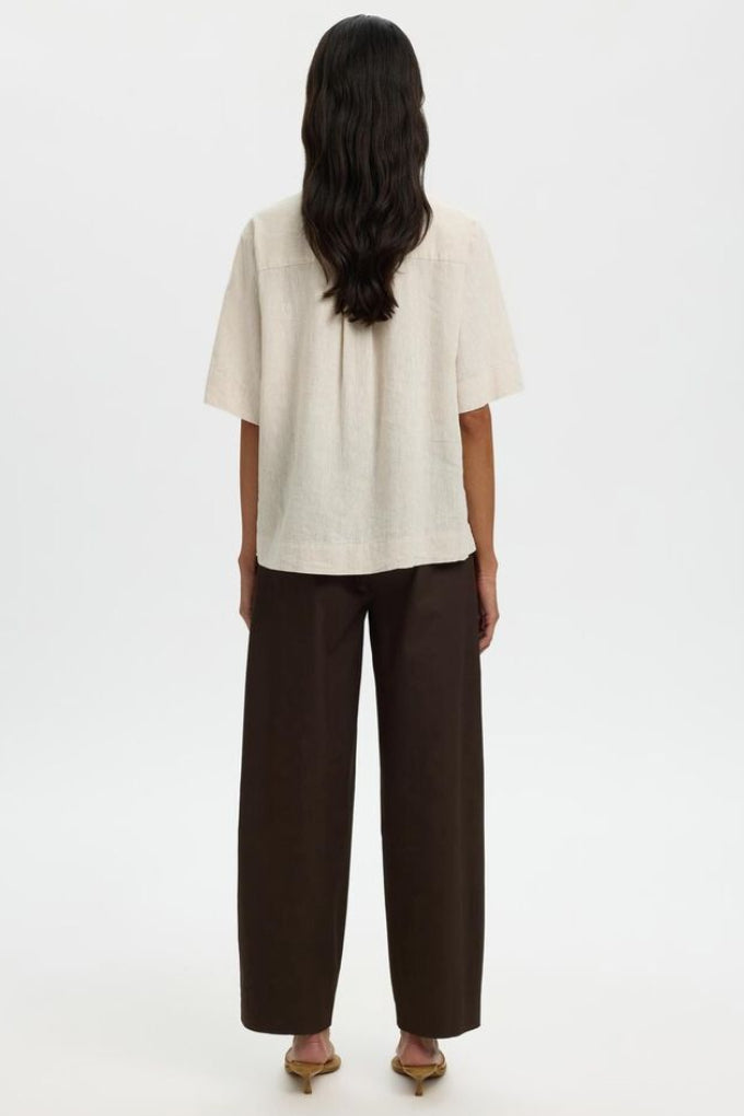Selected Femme Luisa polo skjorte i sandshell med 3/4 ærmer og krave.