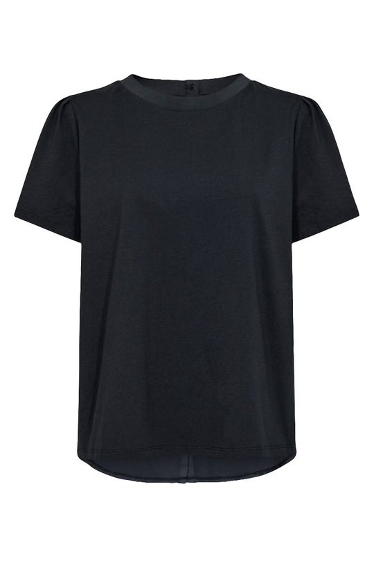 Leveté Room LR-Kowa 5 T-shirt i dark navy – 100 % økologisk bomuld, klassisk rund hals og knapdetaljer på ryggen. 