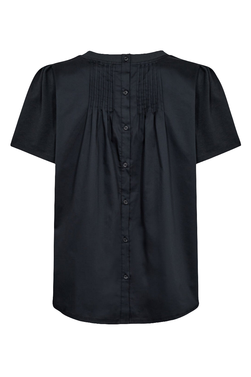 Leveté Room LR-Kowa 5 T-shirt i dark navy – 100 % økologisk bomuld, klassisk rund hals og knapdetaljer på ryggen. 