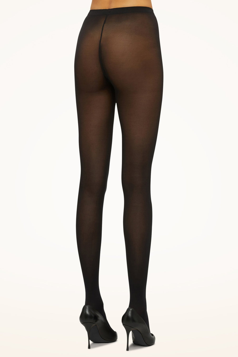 STYLE: 10687 FARVE: 7005. Wolford Velvet de Luxe tights i 50 denier. Strømpebukser med mat look og ensartede strikket struktur. 