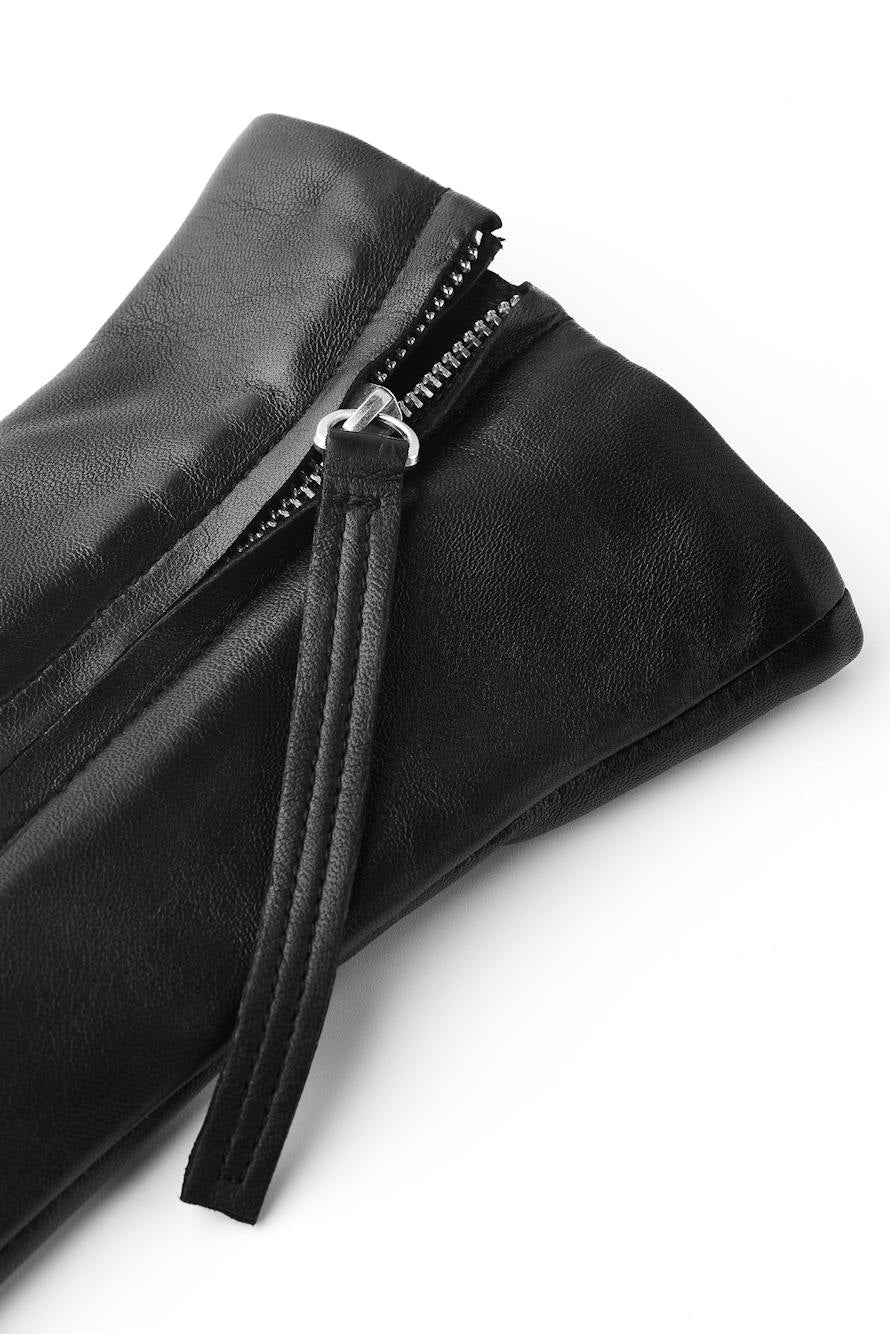 Hestra Vera Læderhandsker i sort – elegante handsker i italiensk lamme-nappa med blødt uld/polyamid-for og dekorativ lynlåsdetalje.
