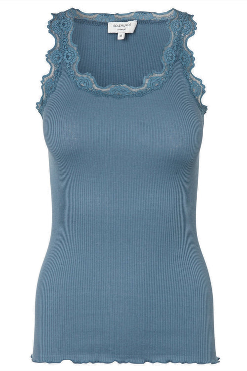 Rosemunde | Silketop | Ikonisk top med blonder, 5205 paris blue