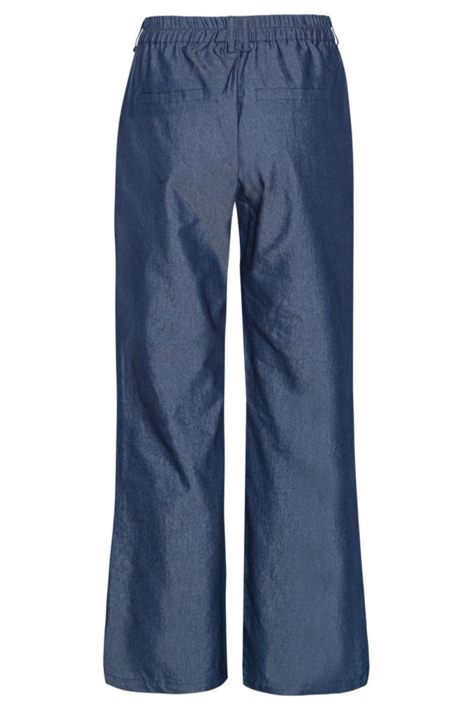 Smart buks fra Continue i denim kvalitet med elastik i taljen og sidelommer.