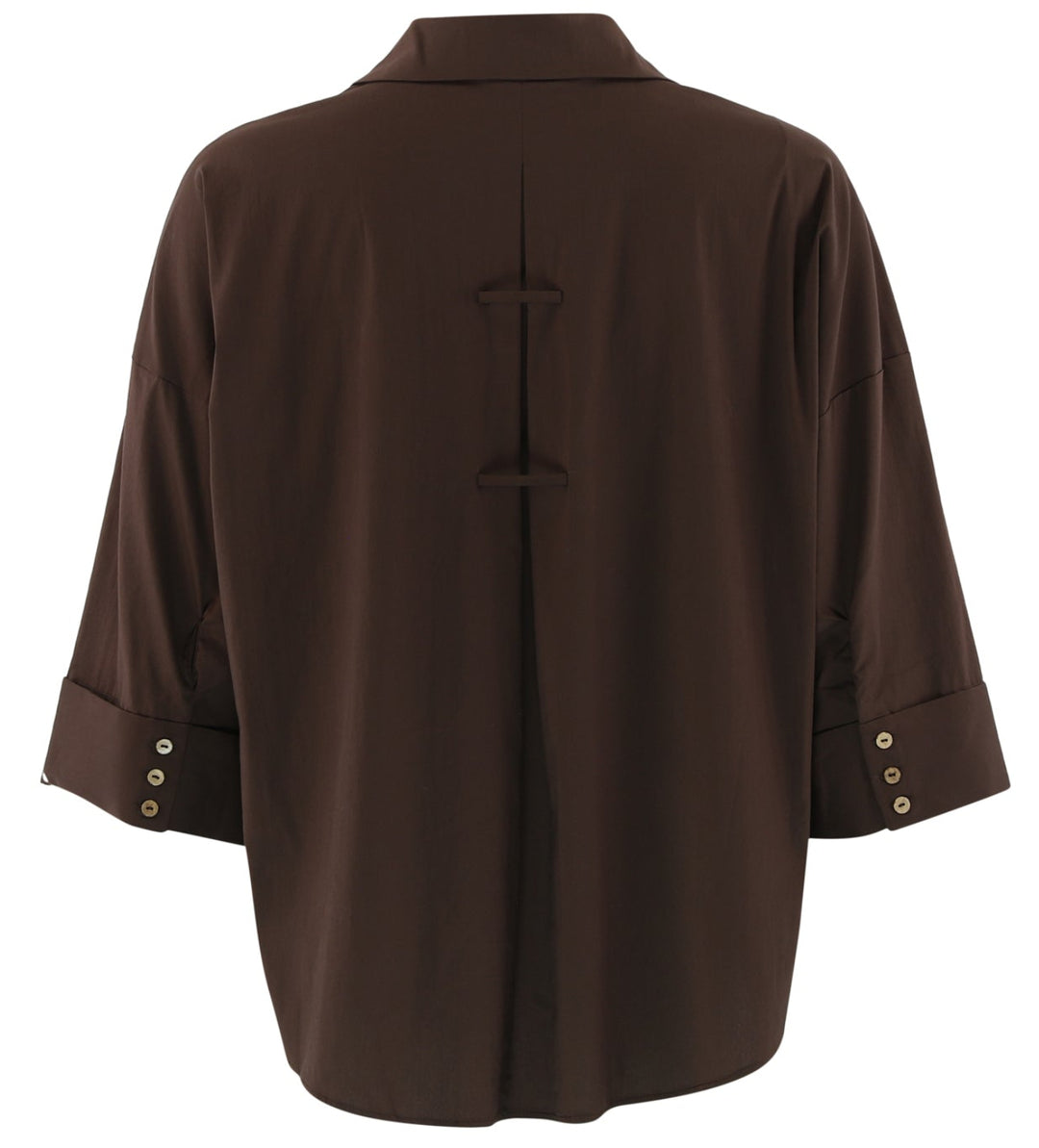 Continue Augusta Shirt i brown – oversize skjorte med skjortekrave, lange ærmer og moderne, afslappet pasform.
