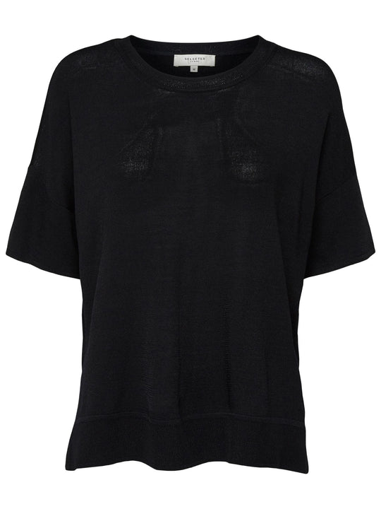 Selected Femme Vilja SS Tee i sort – loose fit T-shirt i blød viskose med rund halsudskæring og afslappet pasform.
